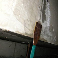 天井裏の漏水箇所への固定端子固定写真